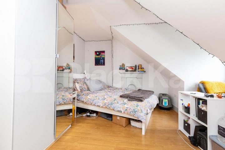 Large 6 bedroom house with 2 bathrooms and close to Archway Station Parolles Road, Archway